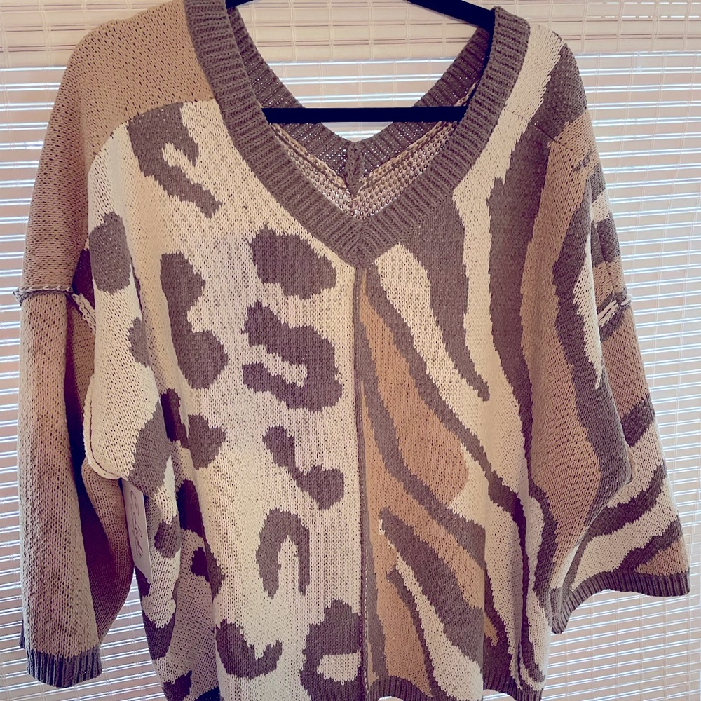 Boutique knit sweater with three quarter length sleeves-New With Tags